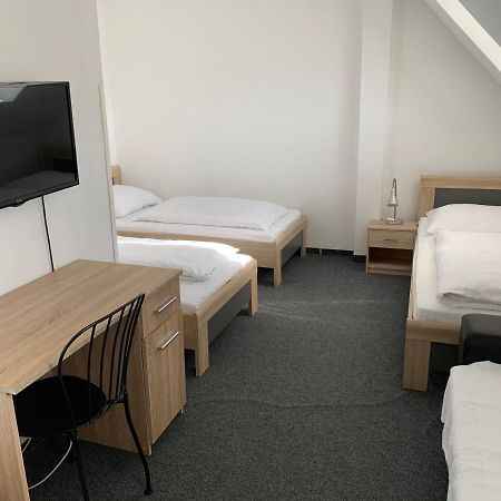 Penzion Holiday Trnava Bagian luar foto