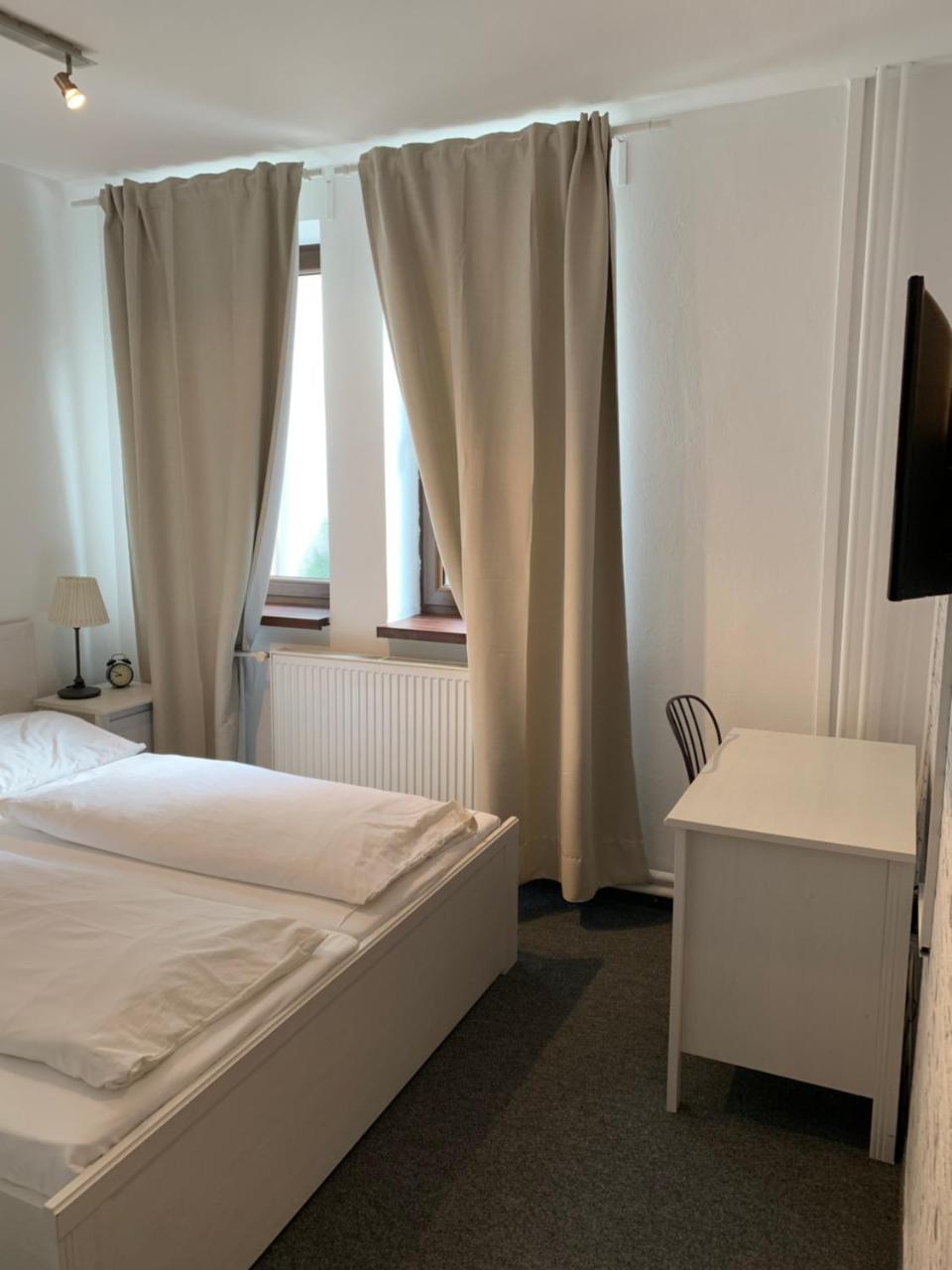 Penzion Holiday Trnava Bagian luar foto