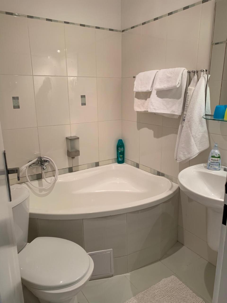 Penzion Holiday Trnava Bagian luar foto