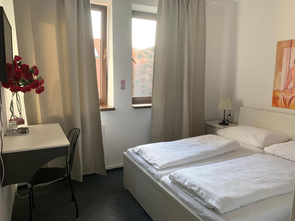 Penzion Holiday Trnava Bagian luar foto