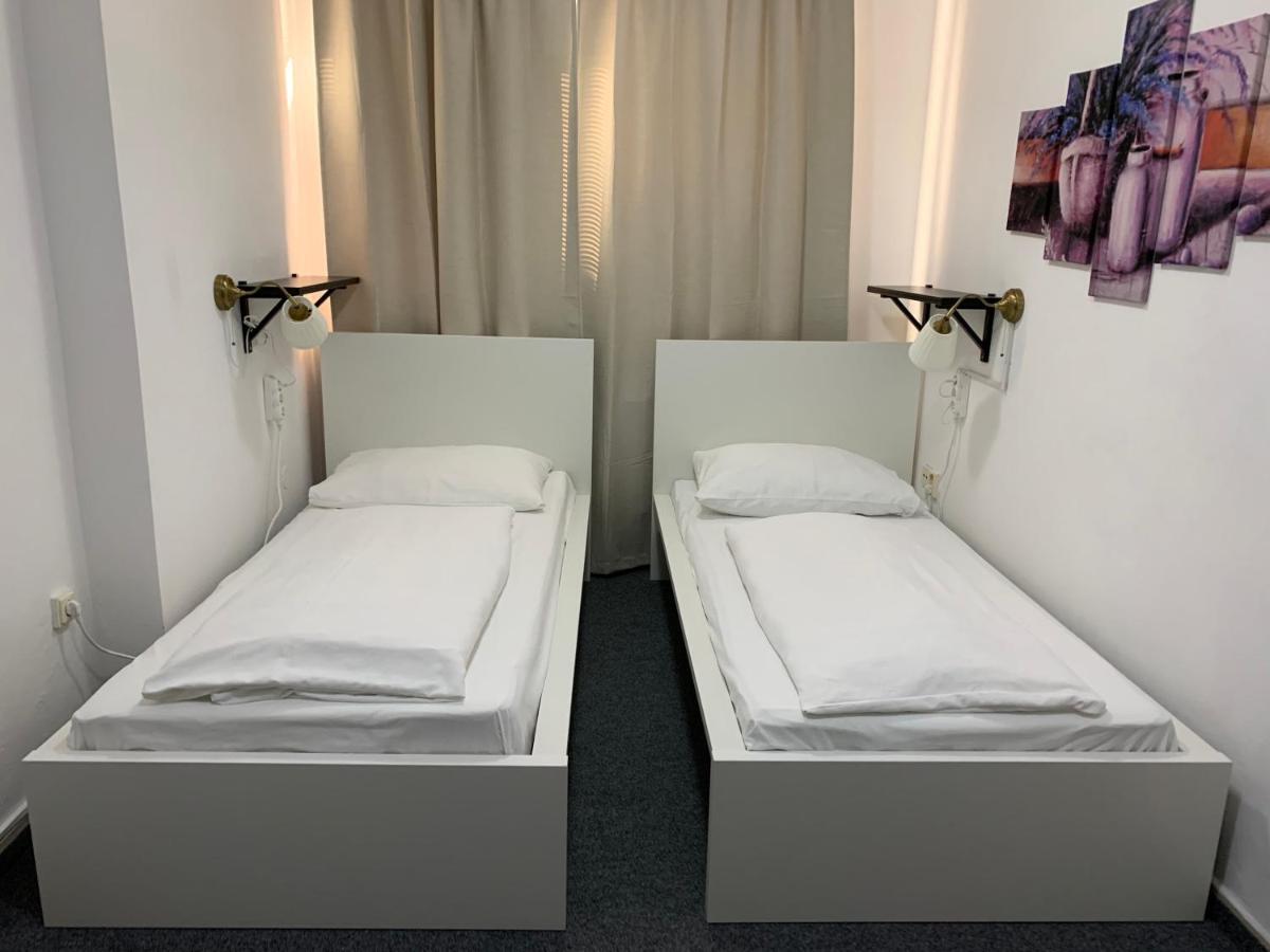 Penzion Holiday Trnava Bagian luar foto