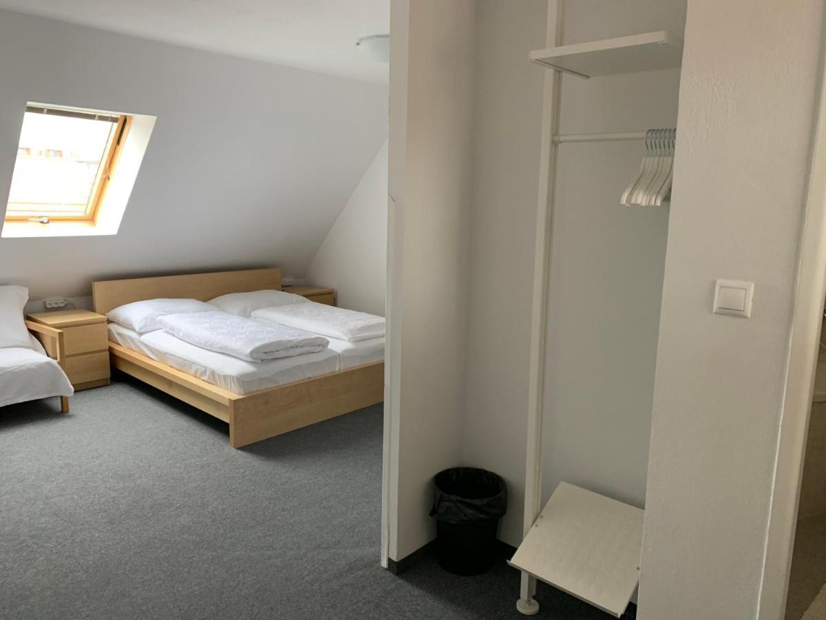 Penzion Holiday Trnava Bagian luar foto
