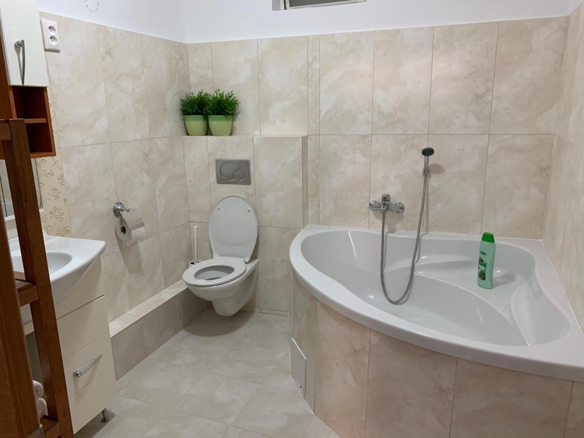 Penzion Holiday Trnava Bagian luar foto