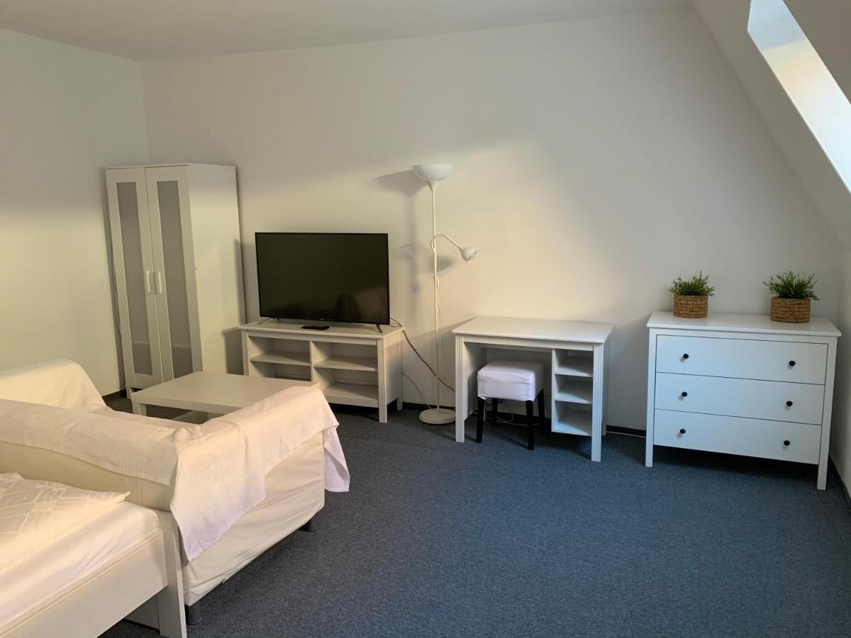 Penzion Holiday Trnava Bagian luar foto