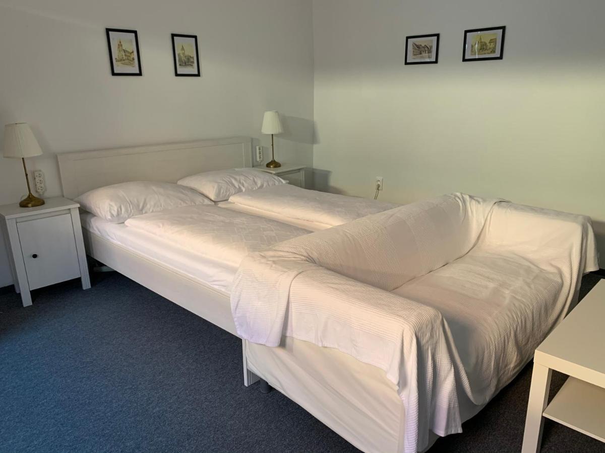Penzion Holiday Trnava Bagian luar foto